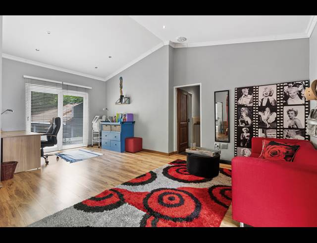 5 BEDROOM HOUSE FOR SALE IN BRYANSTON